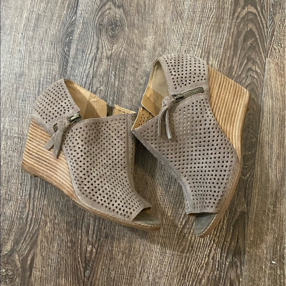 Lucky Brand | Size 8.5 Zip Up Wedges